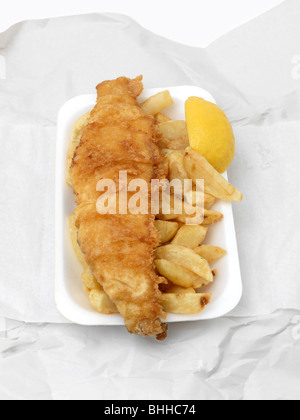 Fish and Chips dans une barquette de polystyrène Banque D'Images