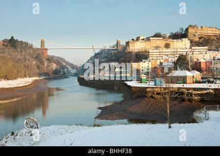 Voir la neige en hiver de Clifton, Bristol, avec suspension bridge Banque D'Images