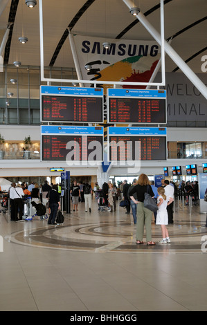 L'Aéroport International du Cap de l'intérieur de l'aérogare centrale départs nationaux et internationaux conseils scolaires Banque D'Images