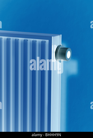 Radiateur froid avec soupape de themostatic Thermostatventil - kalter Heizkoerper mit Banque D'Images