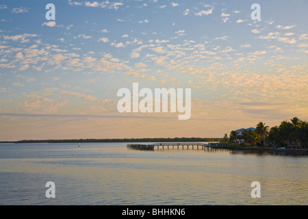 Coucher de soleil sur le golfe du Mexique à partir de la Floride Matlacha Banque D'Images