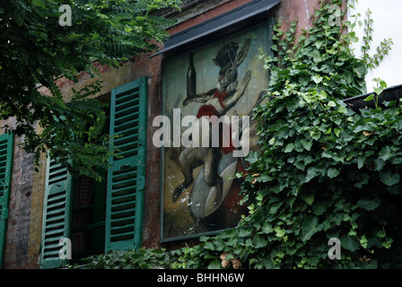 Peinture d'un lapin (lapin en français) sur le mur de "Au Lapin Agile" Cabaret de Montmartre Paris Banque D'Images