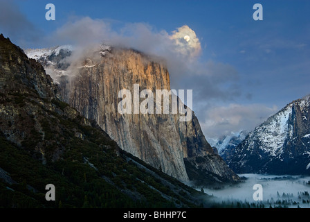 Lever de lune spectaculaire Yosemite National Park. Banque D'Images