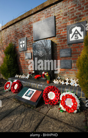 L'étoile d'Italie memorial association et des guirlandes tout autour. Banque D'Images