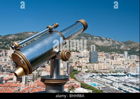 Un télescope et vue de la Condamine et le Port Hercule de la palais, Monaco Banque D'Images