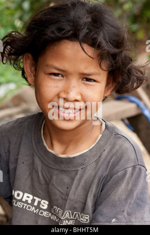 Portrait d'une jeune Cambodgienne de Battambang au Cambodge. Banque D'Images