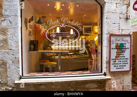 La fenêtre fermer boutique à St Paul de Vence Banque D'Images