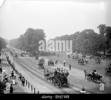 Équitation de Rotten Row, Hyde Park, London, c1900. Artiste : Inconnu Banque D'Images