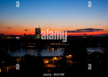 Voir à nouveau Belgrade, à partir de la forteresse de Kalemegdan, beau coucher de soleil Banque D'Images