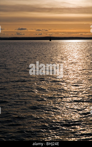 Vue du ferry de St Maves à Falmouth au coucher du soleil, Cornwall England UK Banque D'Images