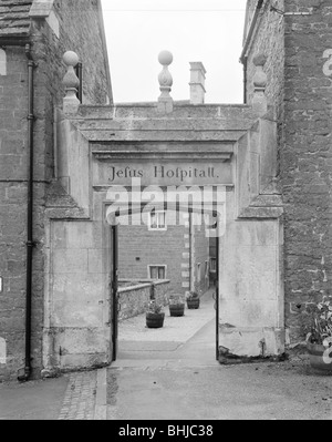 Entrée Nord arch, Jésus l'hôpital, Rothwell, Northamptonshire, 1999. Artiste : P Payne Banque D'Images