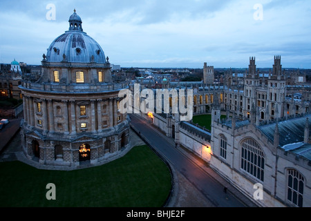 Vue de l'All Souls College et Radcliffe Square de St Mary's Church Steeple, Oxford, UK Banque D'Images