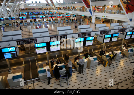 La compagnie aérienne Kulula vérifier dans un bureau de l'Aéroport International de Cape Town Afrique du sud de l'aérogare centrale Banque D'Images