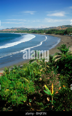 Jaco Beach, au sud de Puntarenas et au nord de Manuel Antonio, sur la côte centrale du Costa Rica, sanctuaire pour les surfeurs et les amateurs de fun Banque D'Images