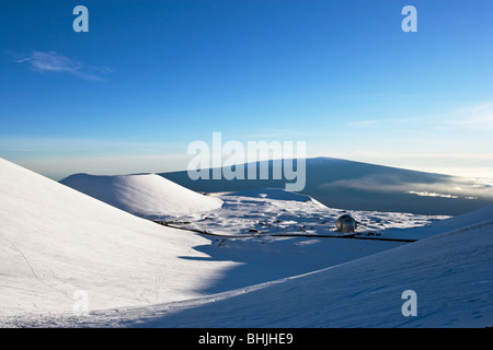 Vue du Mauna Kea à Mauna Loa montrant Cal Tech Submillimeter Observatory. Banque D'Images