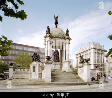 Monument de la reine Victoria, Liverpool, Merseyside, 1998. Artiste : K Buck Banque D'Images