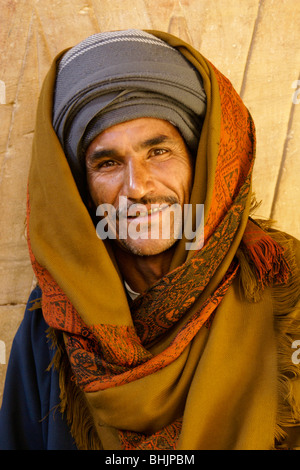 L'Homme égyptien en costume traditionnel Banque D'Images