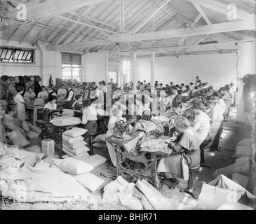 Atelier de couture, de munitions Hampton's Works, Lambeth, Londres, 1914-1918. Artiste : Bedford Lemere et compagnie Banque D'Images