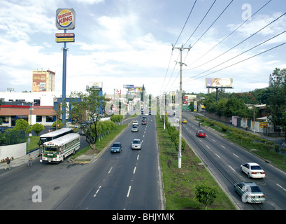 El Salvador. La ville de San Salvador. Proceres de Boulevard. Banque D'Images