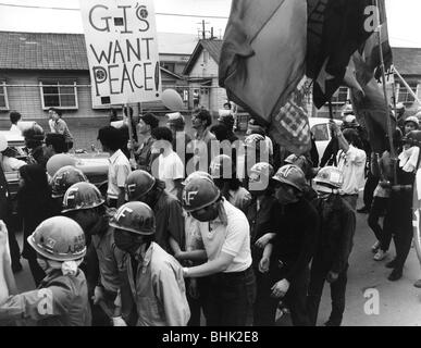 Géographie / voyages, Japon, politique, manifestations, étudiants manifestant contre la guerre au Vietnam, Tokyo, 1971, Banque D'Images