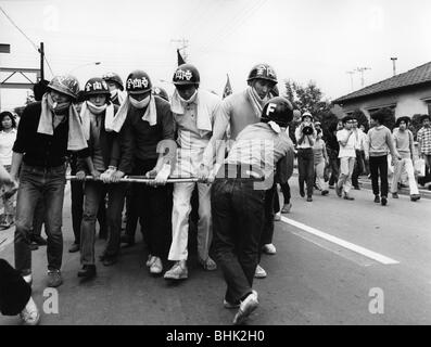 Géographie / voyages, Japon, politique, manifestations, étudiants manifestant contre la guerre au Vietnam, Tokyo, 1971, Banque D'Images