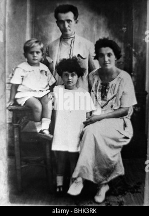 David Ben Gourion (1886-1973) avec sa famille, années 1920. Artiste : Inconnu Banque D'Images