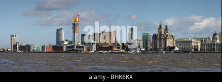 Liverpool City Skyline Vue de l'autre côté de la Mersey, Liverpool, Merseyside, England, UK Banque D'Images