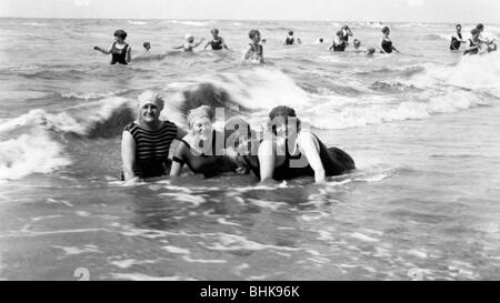 Baignade, lido, baignade des femmes à la plage de Noordwijk an Zee, Hollande, été 1920, Banque D'Images