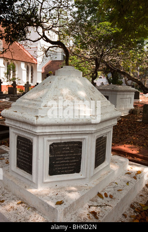 L'Inde, le Kerala, Thiruvananthapuram, (Trivandrum), MG Road, Christ Church Anglican de l'Inde du Sud, cimetière, Jemima dSilva tomb Banque D'Images