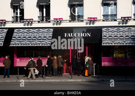 L'extérieur de la boutique de luxe Fauchon / magasin de luxe / delicatessen. Place de la Madeleine 75008 Paris, France. Banque D'Images