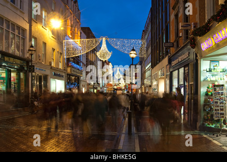 Achats de Noël sur Dublin Grafton Street Banque D'Images