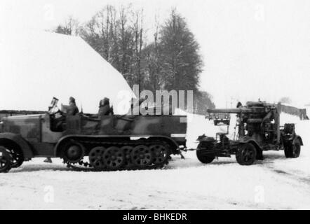 Nazisme / National socialisme, militaire, Wehrmacht, Luftwaffe, batterie anti-aéronef pendant l'entraînement en hiver, tracteur demi-piste avec canon AA 88 mm Flak 18, 1930, Banque D'Images