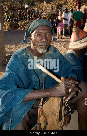 Musicien traditionnel, Pays dogon, Mali, Afrique de l'Ouest Banque D'Images