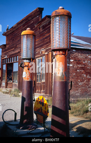 Ancienne pompe à Bodie, Bodie State Historic Site, Californie Banque D'Images