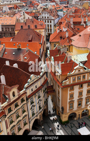 Vue sur le toit de Prague à partir du haut de l'Ancien hôtel de ville. République tchèque. Banque D'Images