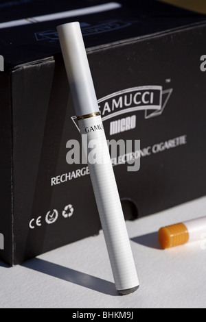 Gamucci cigarette électronique et filtre Banque D'Images