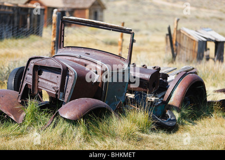 Ancienne cadre est loin de rouille dans la ville fantôme de Bodie, en Californie Banque D'Images