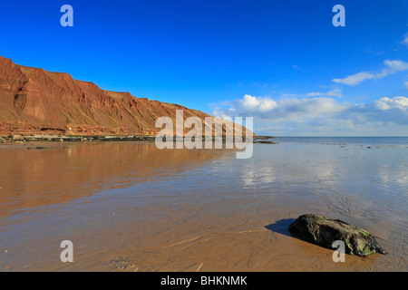 Filey Brigg promontoire rocheux naturel de la plage, Filey, North Yorkshire, Angleterre, Royaume-Uni. Banque D'Images