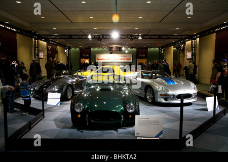 Une collection de voitures classiques à l'affiche au Salon international canadien de 2010 (CSIA) à Toronto, Ontario, Canada. Banque D'Images