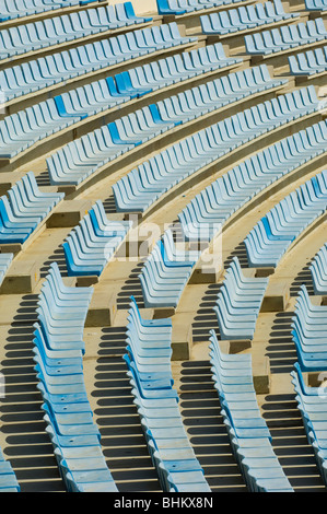 Sièges bleu vides dans la cité des sports de Beyrouth Liban Moyen Orient Banque D'Images