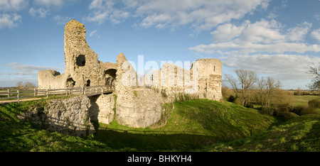 Le château de Pevensey, construit par les Normands sur l'emplacement d'un fort romain, East Sussex, Angleterre Banque D'Images