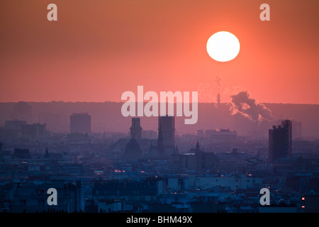 Le coucher du soleil, d'horizon, Paris, France Banque D'Images