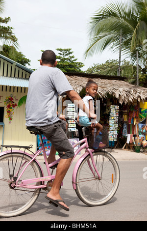 Randonnée à vélo dans la région de Puerto Viejo de Talamanca, Limon, Costa Rica Banque D'Images