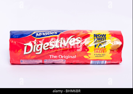 Un paquet de biscuits McVitie's digestifs sur un fond blanc Banque D'Images