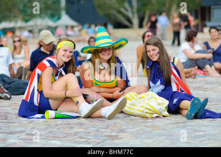 Jeune femme tennis fans vêtus de couleurs de l'Australie Banque D'Images