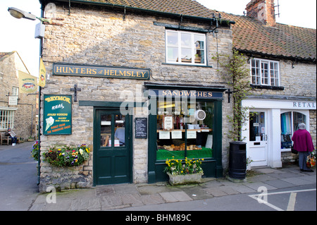 Petits commerces dans le Bourg Helmsley North Yorkshire UK Banque D'Images