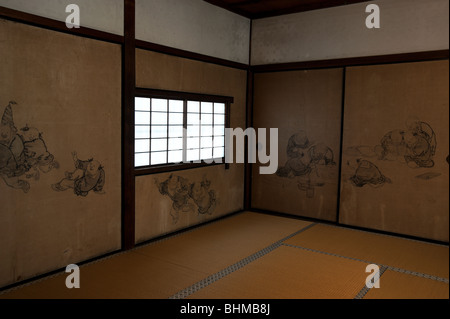 Les garçons chinois à jouer par Tamura Gessho décore les murs d'une chambre au Temple Kennin-ji, Kyoto, Japon Banque D'Images