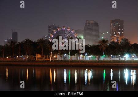 Al Jazeirah Fun Park la nuit, Sharjah Emirats Arabes Unis Banque D'Images