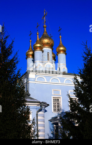 Coupoles dorées de la cité médiévale de l'église de l'Épiphanie, Kolomna en Russie Banque D'Images