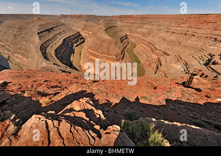 La rivière San Juan vu de Goosenecks State Park, Utah, USA Banque D'Images